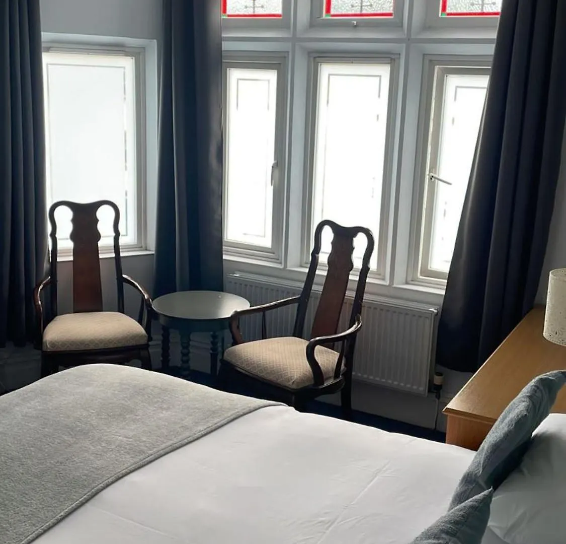 Hotel Oyo No 3 Bath 3*,